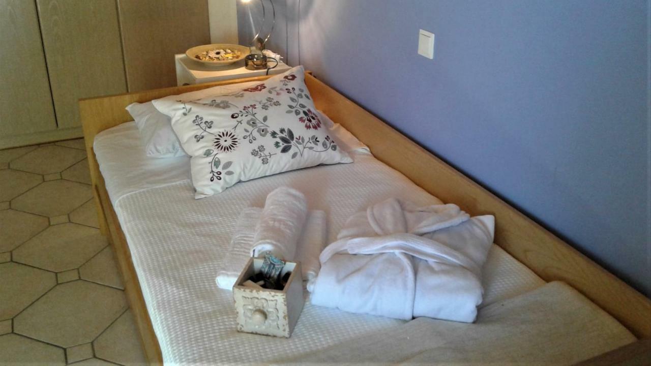 Villa "Eva" - Entire Beachfront Holiday Home - 4S Agia Marina  Zewnętrze zdjęcie